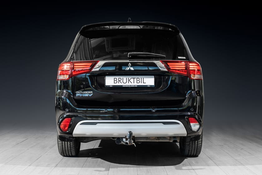 Bilde 4 av Mitsubishi Outlander PHEV 4x4 2,4l Instyle+ NYSERVET|Krok|Skinn|360-kamera