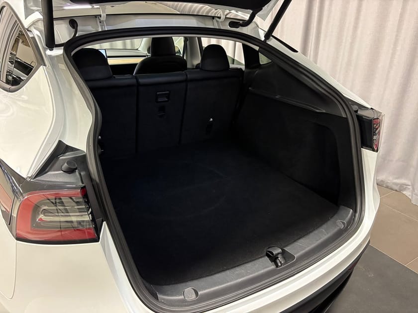 Bild 5 av Tesla Model Y Standard Range RWD Autopilot Inkl. Vinterhjul Drag