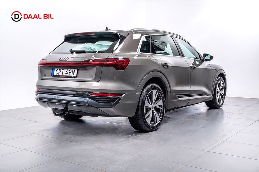 Bild 5 av Audi Q8 55 e-tron quattro 408HK PROLINE DRAG P-VÄRM B-KAMERA