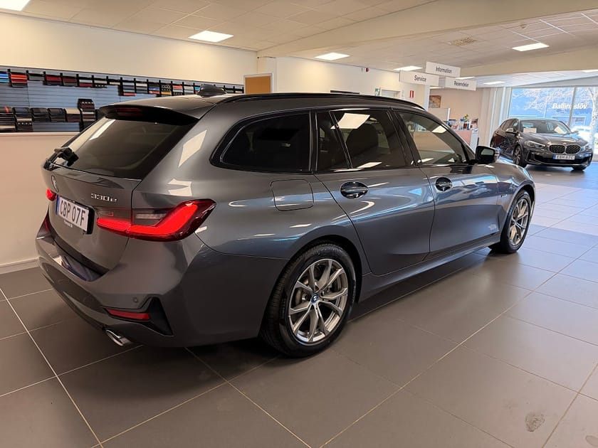Bild 3 av BMW 330e xDrive Touring 4,95% ränta Adaptiv Farthållare