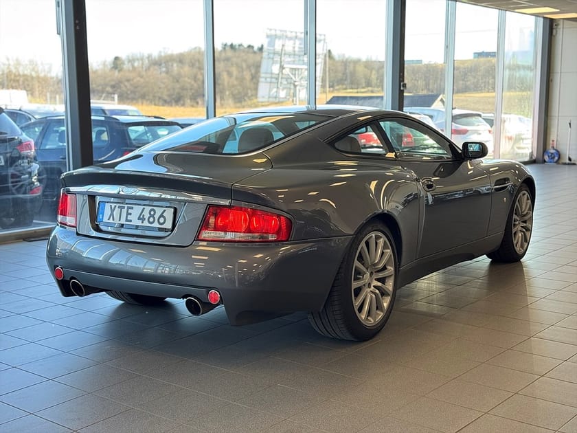 Bild 2 av Aston Martin V12 Vanquish 5.9 466hk Die Another Day 2003