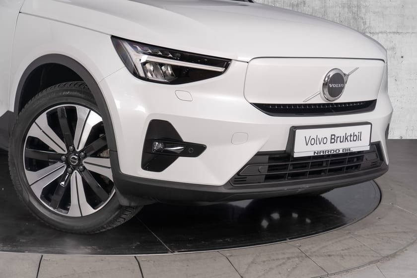 Bilde 3 av Volvo XC40 Recharge Twin motor Plus 408 hk. Varmepumpe/VOC/Krok/Induktiv lader