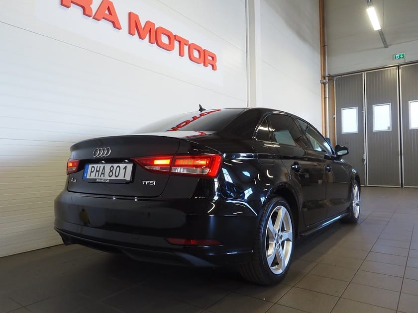 Bild 5 av Audi A3 Sedan 1.0 TFSI Comfort Motorvärmare Optikpaket PDC