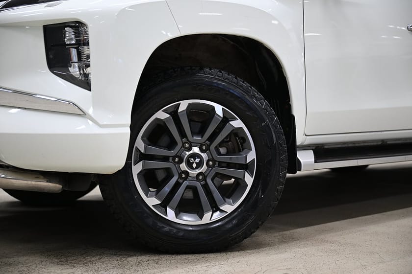 Bild 5 av Mitsubishi L200 Club Cab 2.2 Di-D 4WD 150HK Drag|Värmare|Kåpa|Backkamera|Leasbar