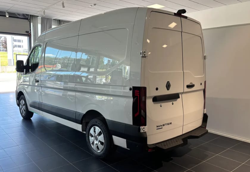 Bild 3 av Renault Master Nordic Line 150hk L2H2 FWD automat / Värmare med fjärr / drag