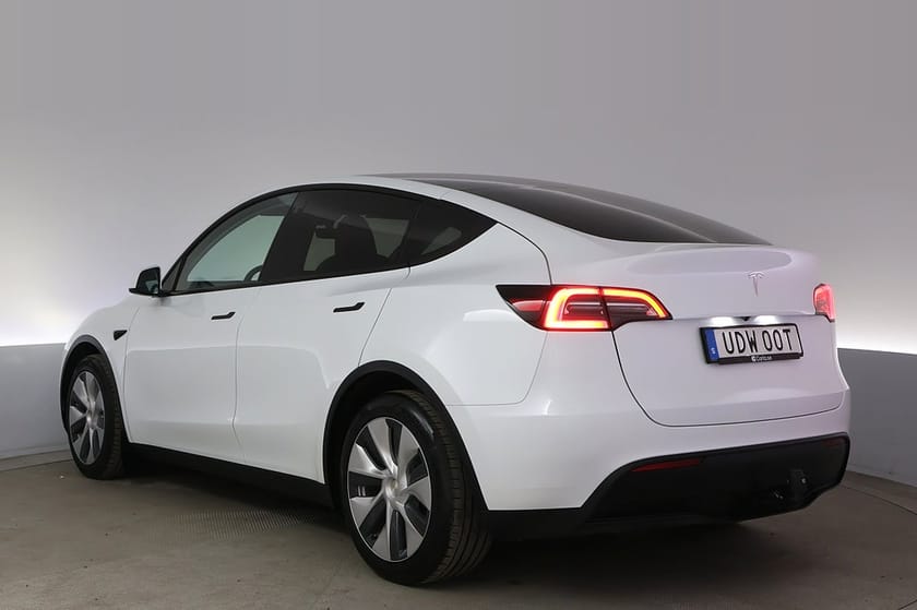Bild 4 av Tesla Model Y Standard Range RWD Autopilot Pano Drag