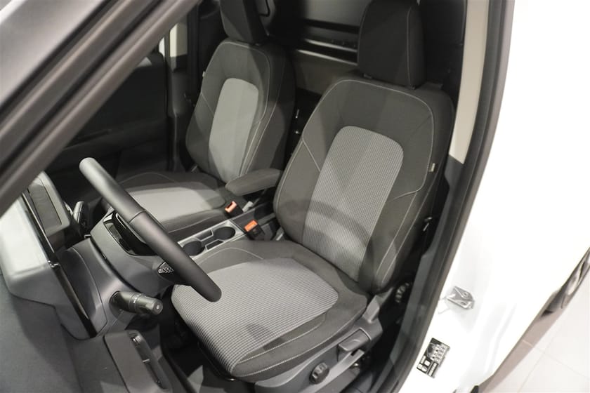 Bild 5 av Ford E-Transit Courier Skåp Limited Elmotor 100 kW 136hk 1-Vxl