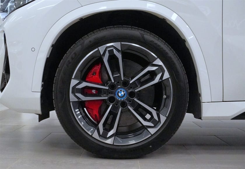 Bild 2 av BMW iX1 xDrive30 M Sport Business Launch M Sport Pro Panorama DAP H K