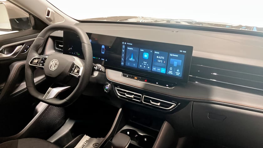 Bild 4 av MG HS PHEV COM 1.5T AT (BLACK)