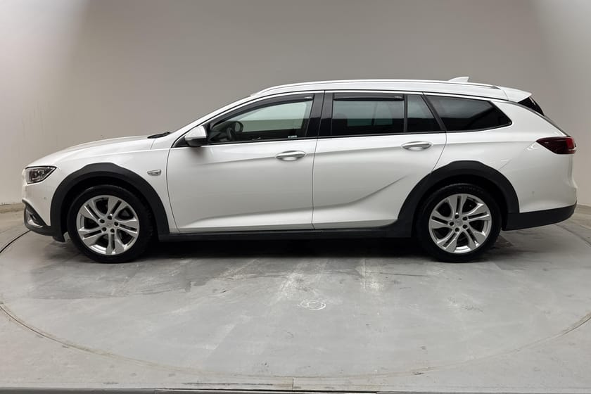 Bild 2 av Opel Insignia Country Tourer 4x4 210hk Värmare GPS Drag