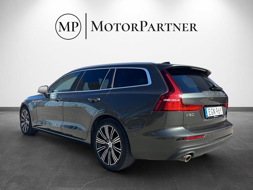 Bild 5 av Volvo V60 Recharge T6 AWD Momentum Skinnklädsel Kamera VoC