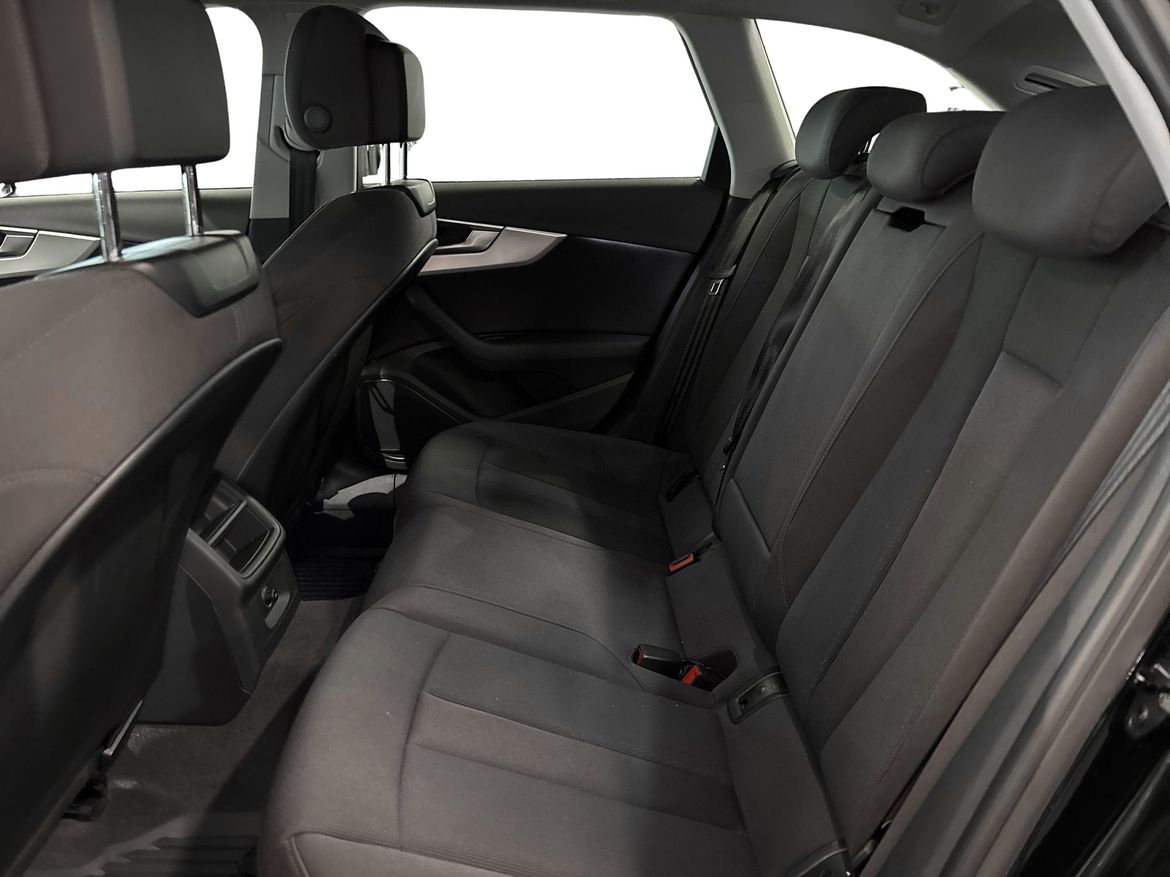 Audi A4 2019 - miniatyr 7