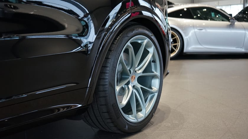 Bild 5 av Porsche Cayenne E-Hybrid Coupé – Black Edition Lättviktssportpaket