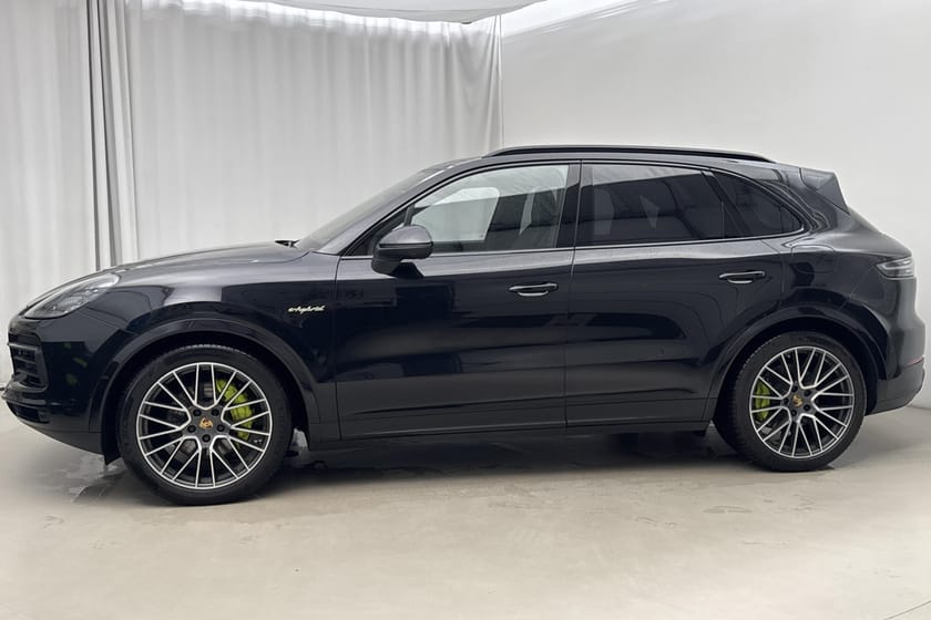 Bild 2 av Porsche Cayenne E-Hybrid (462hk) Sport Chrono NightVision