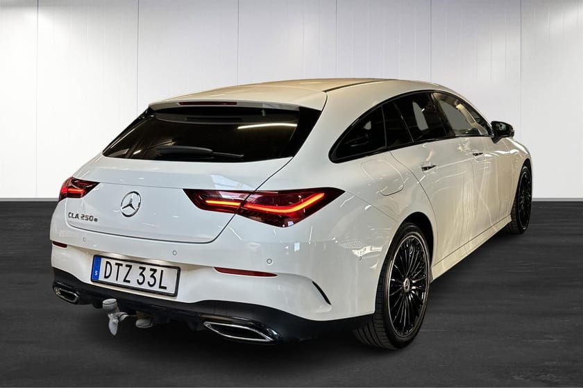 Bild 4 av Mercedes-Benz CLA 250 e Shooting Brake AMG Panorama Drag Burmester Moms