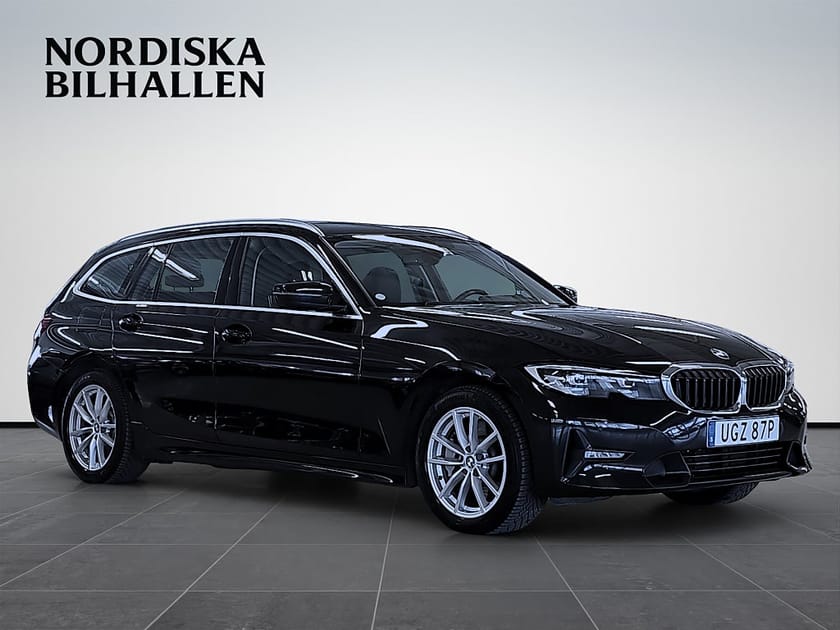 Bild 1 av BMW 330e xDrive Touring Steptronic Sport line Nyservad Apple Car