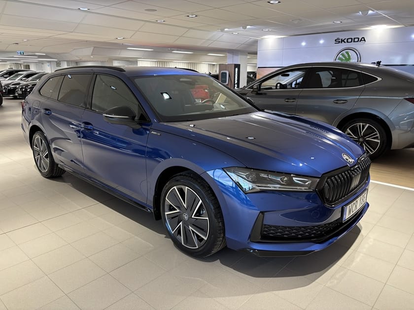 Bild 4 av Škoda Superb iV Kombi SPORTLINE 1,5 TSI 204 HK 6 VXL DSG