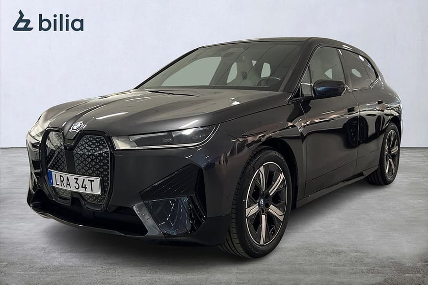 Bild 1 av BMW iX xDrive50 Sportline | Panorama | Luftfjädring | H&K