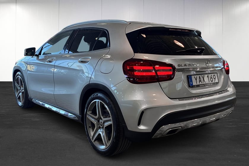 Bild 3 av Mercedes-Benz GLA 200 d 4MATIC | AMG Line | Panoramatak |