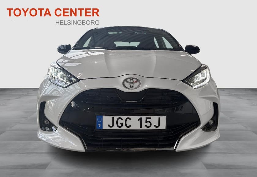 Bild 2 av Toyota Yaris Hybrid 130 1,5 5d Premiere Edition Bi-Tone