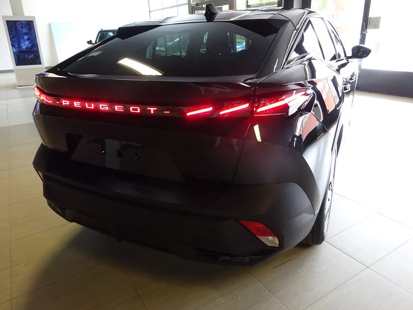 Bild 3 av Peugeot 408 Hybrid 145 1.2 GT PureTech e-DSC