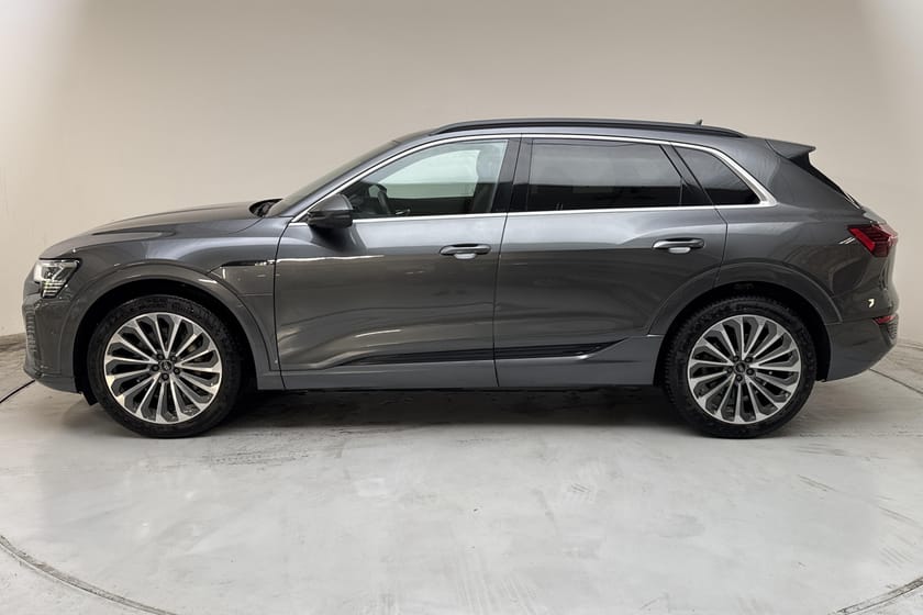 Bild 2 av Audi Q8 55 e-tron quattro (408hk) S-Line GPS Pano