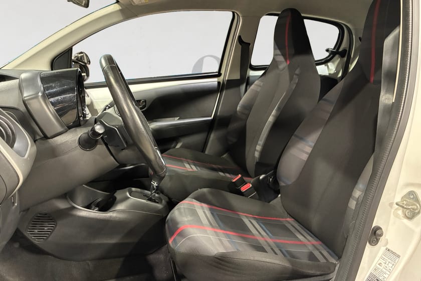 Bild 3 av Peugeot 108 1.0 VTi 69 HK AUT BLUETOOTH 0.38L/MIL 360KR/ÅR 8800MIL