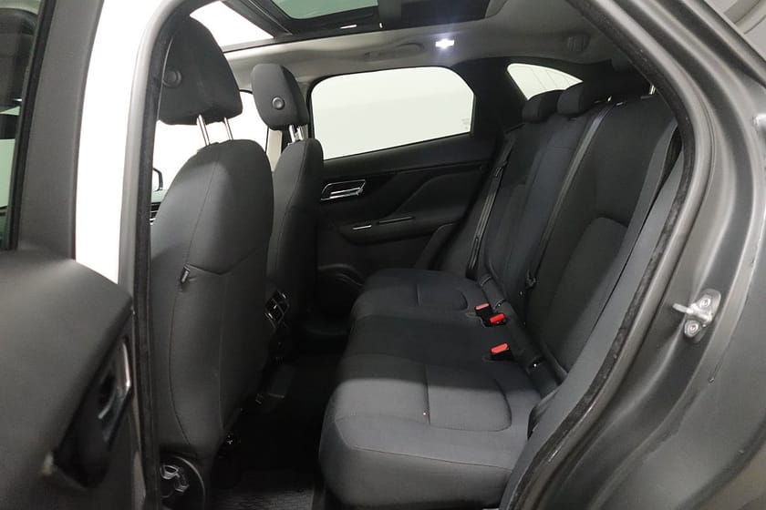Bild 5 av Jaguar F-Pace 20d AWD Eur 6 Panorama Kamera Navi Meridian BT