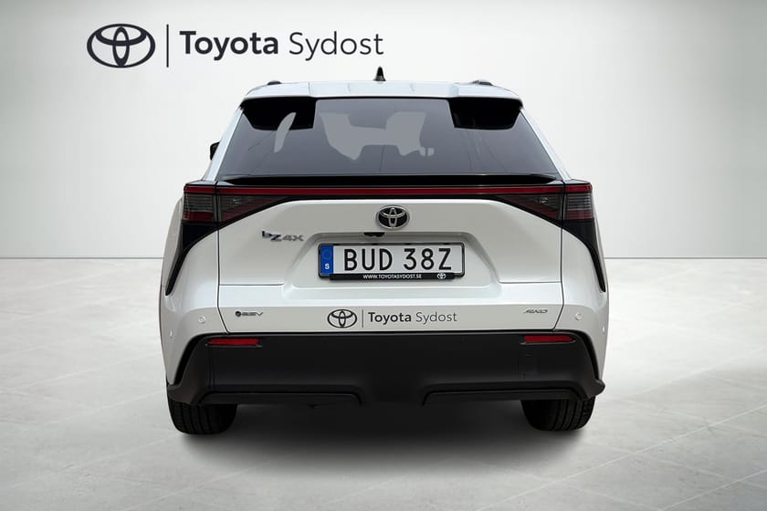 Bild 4 av Toyota bZ4X EXECUTIVE AWD NYA modellen, 360 Kamera, P-sensorer fram och bak, Ventilerade elstolar fram, Skinn, Rattvärme