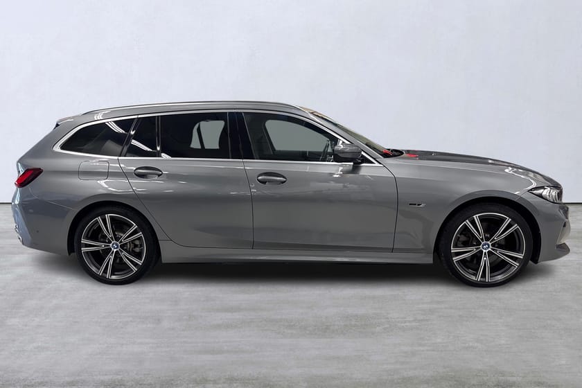 Bild 3 av BMW 330e xDrive Touring (292hk)