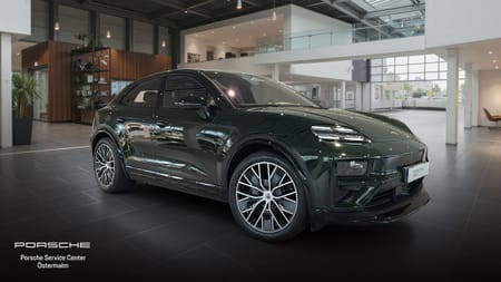 Porsche Macan Turbo PTS / Brewstergreen