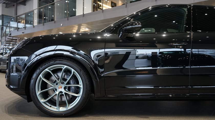 Bild 3 av Porsche Cayenne E-Hybrid Coupé – Black Edition Lättviktssportpaket
