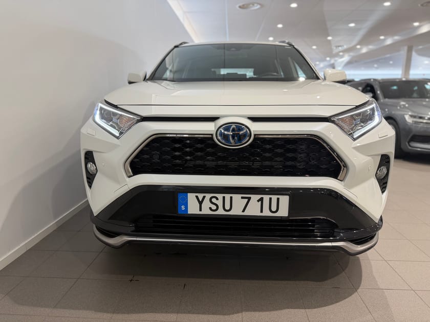 Bild 2 av Toyota RAV4 Plug-in Hybrid X Edition / Dragkrok / Elektrisk stol / Adaptiv farthållare /