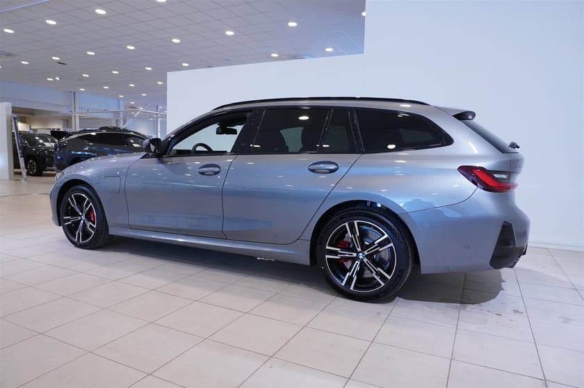 Bild 5 av BMW 330e xDrive Touring M Sport Business Ed Pro Drag DA Pro