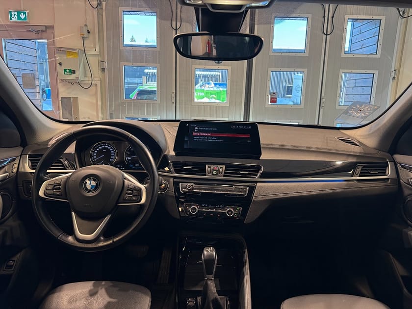 Bild 5 av BMW X1 xDrive25e Aut Drag Gps HUD Svart optik 220hk