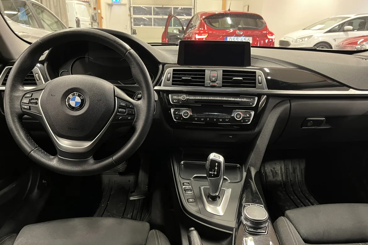 BMW 330i xDrive Touring