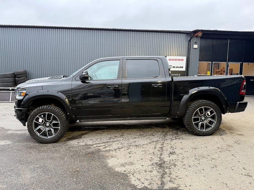 Bild 5 av RAM 1500 Crew Cab Dodge Laramie Night HEMI 4WD OFFROAD!