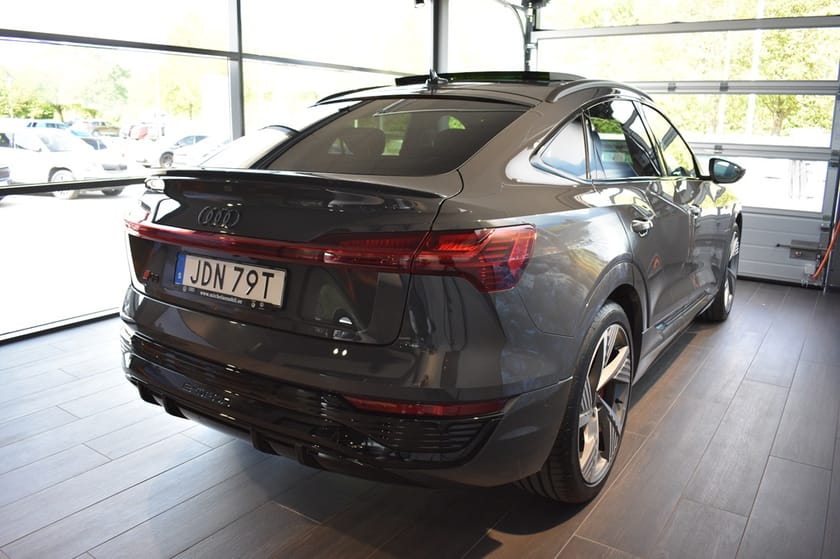 Bild 3 av Audi Q8 Sportback 50 e-tron quattro 250 kW / 340 HK S-LINE