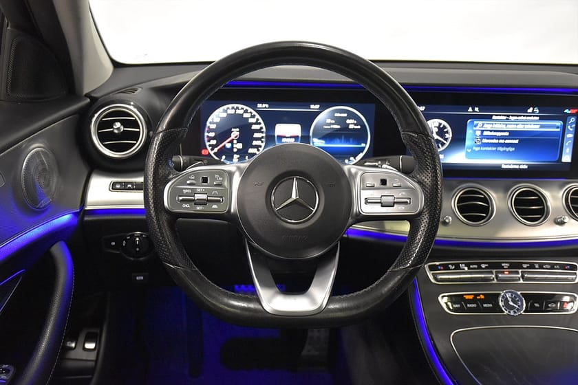 Bild 2 av Mercedes-Benz E 220 T d 4MATIC 4M AMG-Line Widescreen Burmester Pano 360° D-värm Drag