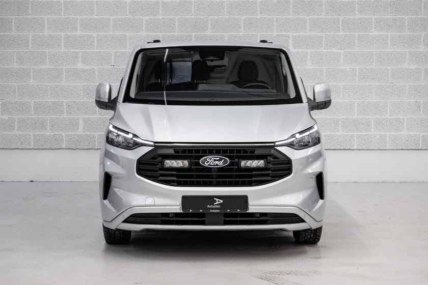 Bilde 3 av Ford Transit Custom 320 2,0 TDCi 170hk L2 Limited AWD Krok Kamera Webasto