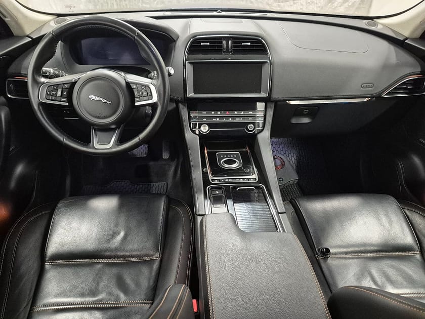 Bild 2 av Jaguar F-Pace 20d AWD 180HK 4x4 Signature Business