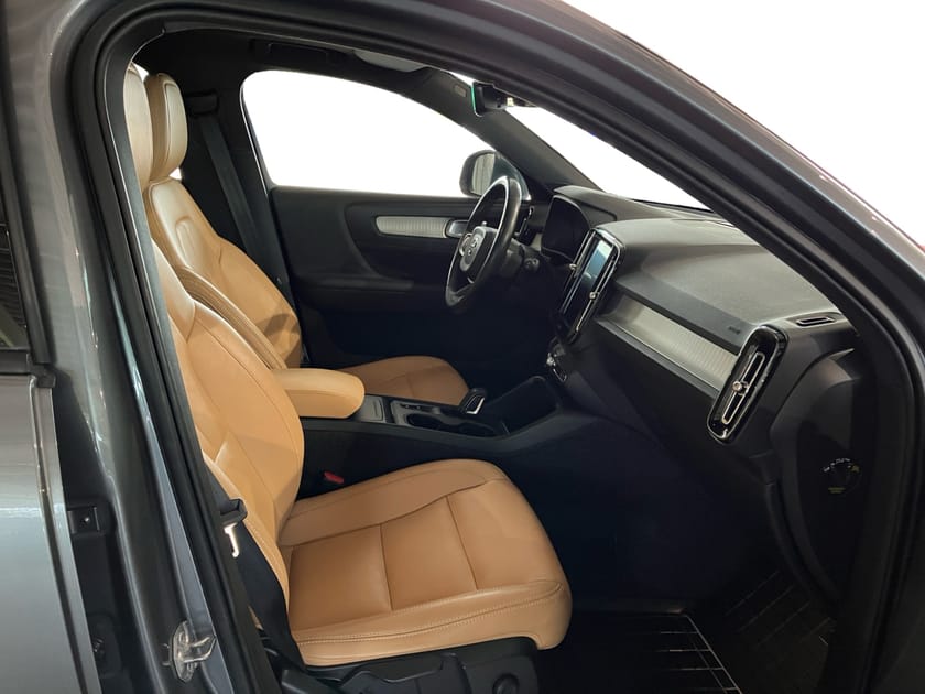 Bild 5 av Volvo XC40 T4 AWD Momentum Advanced Edition