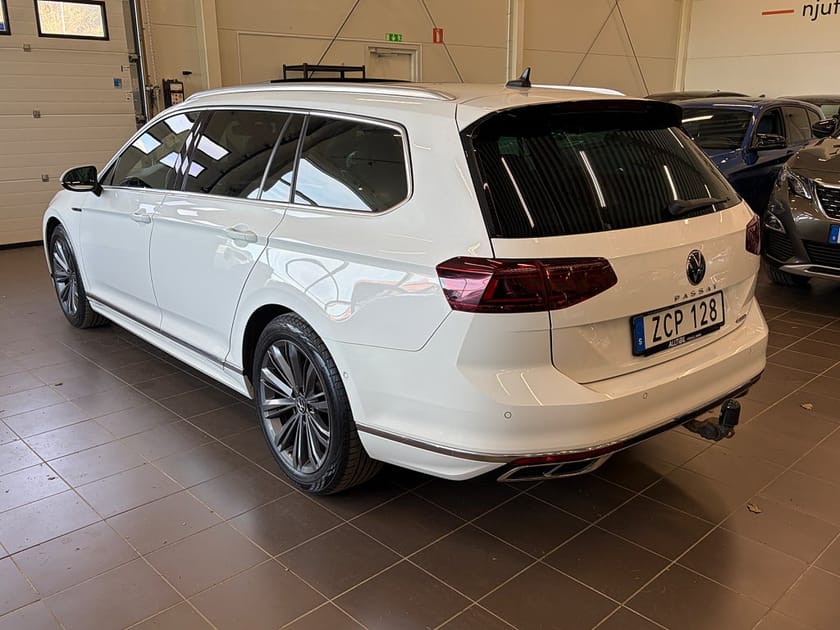 Bild 3 av Volkswagen Passat Sportscombi SC 2.0 TDI 4M GT BE R-Line Pano/Harman/Skinn/Drag/Värm