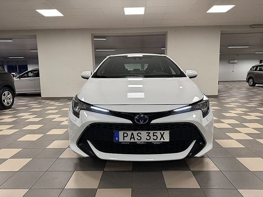 Bild 2 av Toyota Corolla Hybrid e-CVT Life B-Kamera 5-d Euro 6