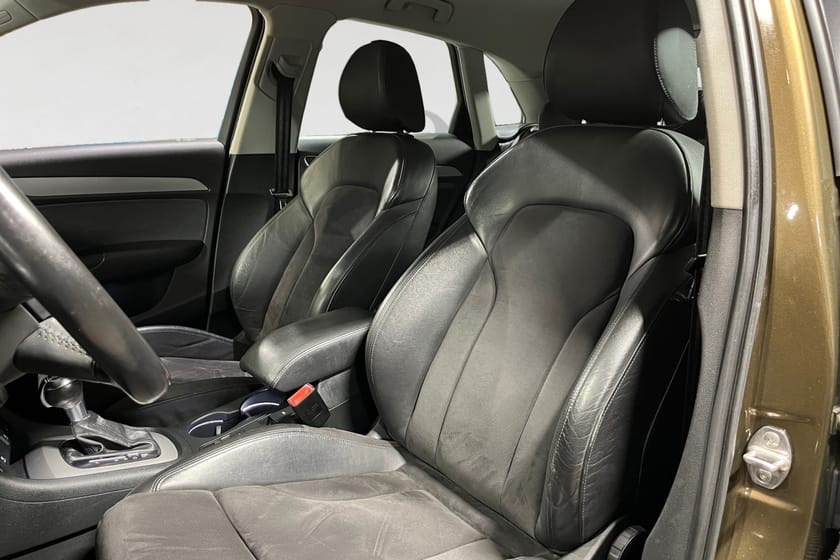 Bild 3 av Audi Q3 2.0 TFSI 211 HK AUT COMFORT Q NAVI M&K PDC 10000MIL 17"