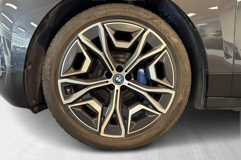 Bilde 5 av BMW iX xDrive40 Fully Charged, H/K, Laser, ComfAcc, HUD, BSI