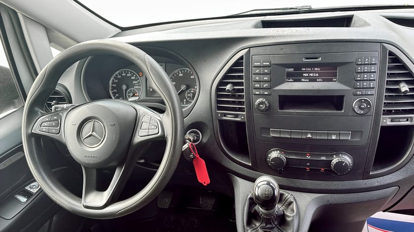 Bild 4 av Mercedes-Benz Vito 111 CDI 2.8t 1,6 114hk 6vxl man 3sits värm, drag