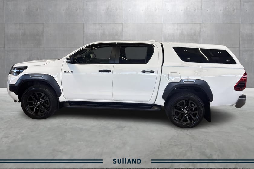 Bilde 2 av Toyota Hilux Dobbelcab SR+, 2.8l-Disel, 4x4, m/hardtop