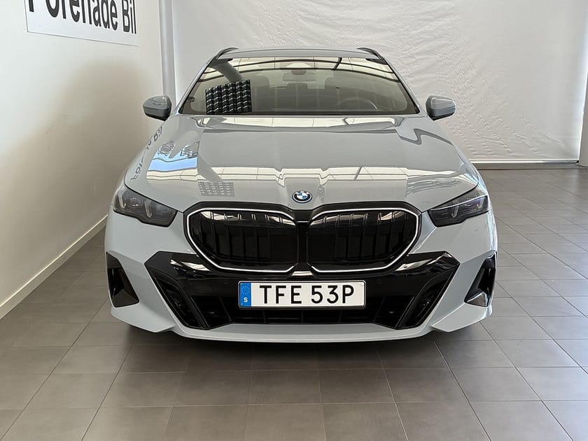 Bild 2 av BMW 530e xDrive Touring 4,95 ränta M Sport Drag H/K Rattvärme
