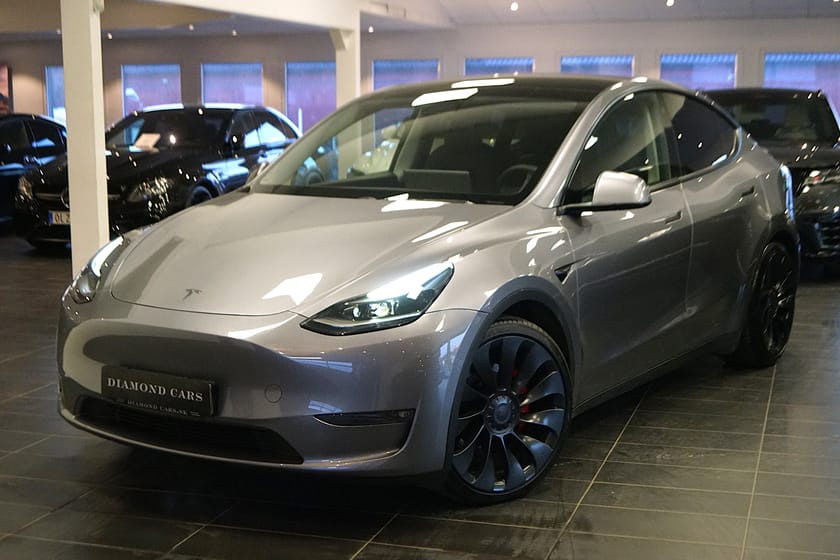 Bild 4 av Tesla Model Y Performance Dual Motor MOMS Drag Vinterdäck
